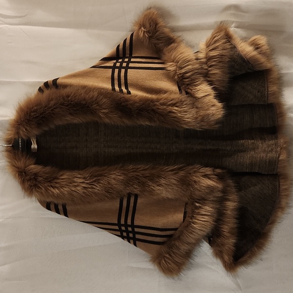 MOSNOVA SHRUGS | Cape - Picture 4 of 9